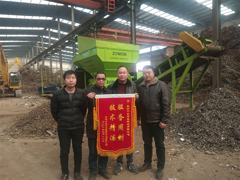 青?？蛻糍?zèng)送錦旗